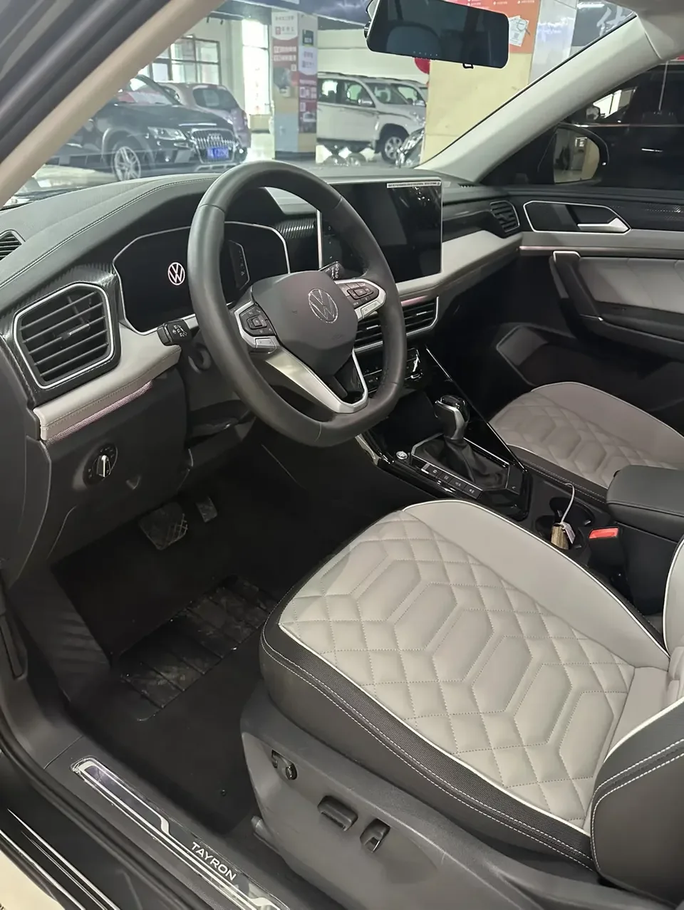Volkswagen Tayron Tanyue 2023 280TSI 2WD Luxury Plus Advanced Edition 2023 — thumbnail 4