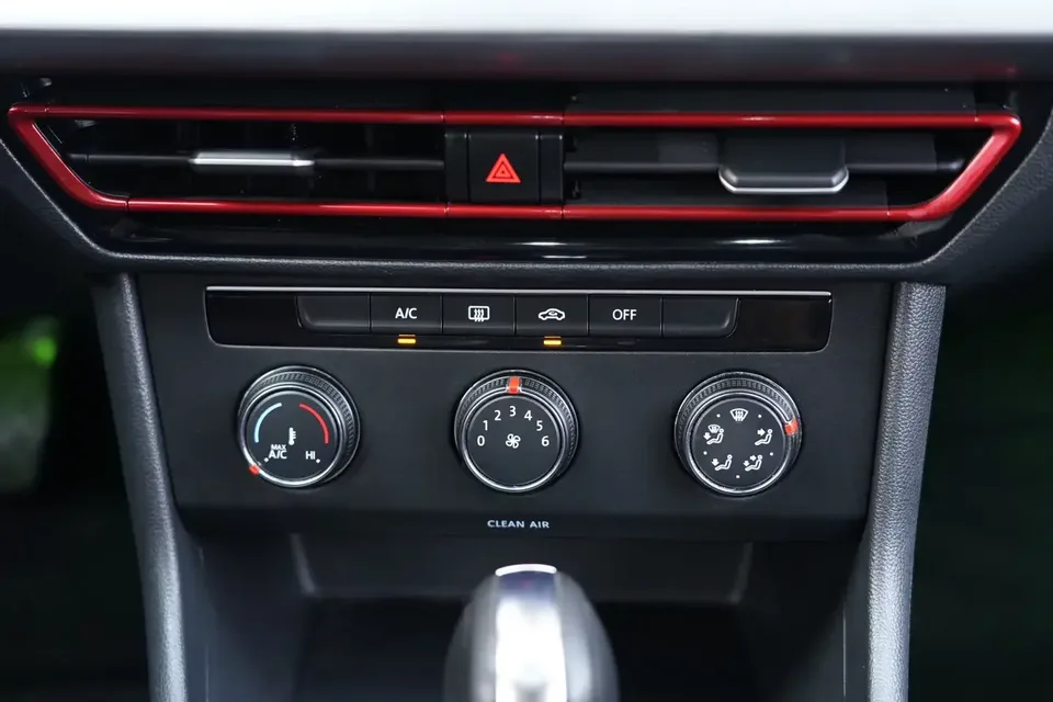 Volkswagen Lavida Lavida 2023 300TSI DSG Starry Sky Edition 2023 — thumbnail 2
