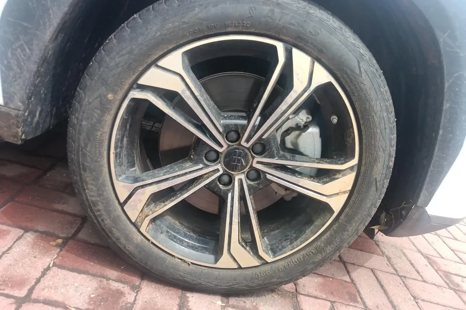 Geely Galaxy L7 Galaxy L7 2024 1.5T DHT 115km PLUS Longteng Edition 2024 — thumbnail 3