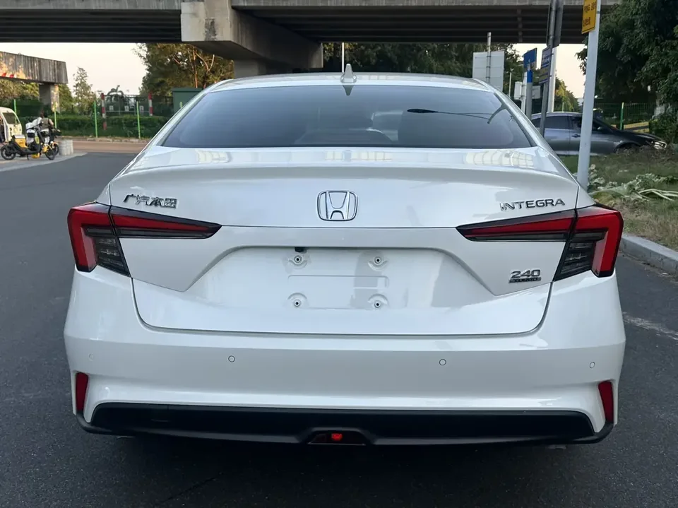 Honda Integra Style 2023 240TURBO CVT Tech Edition 2023 — thumbnail 2