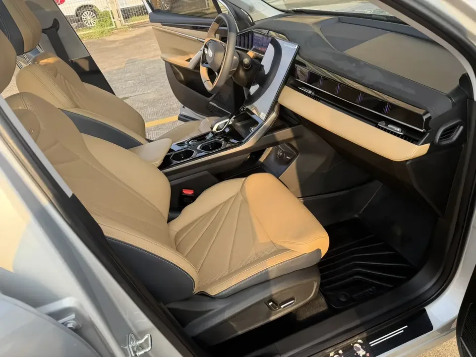 Geely Atlas L Boyue L 2023 1.5TD DCT Premium 2023 — thumbnail 4
