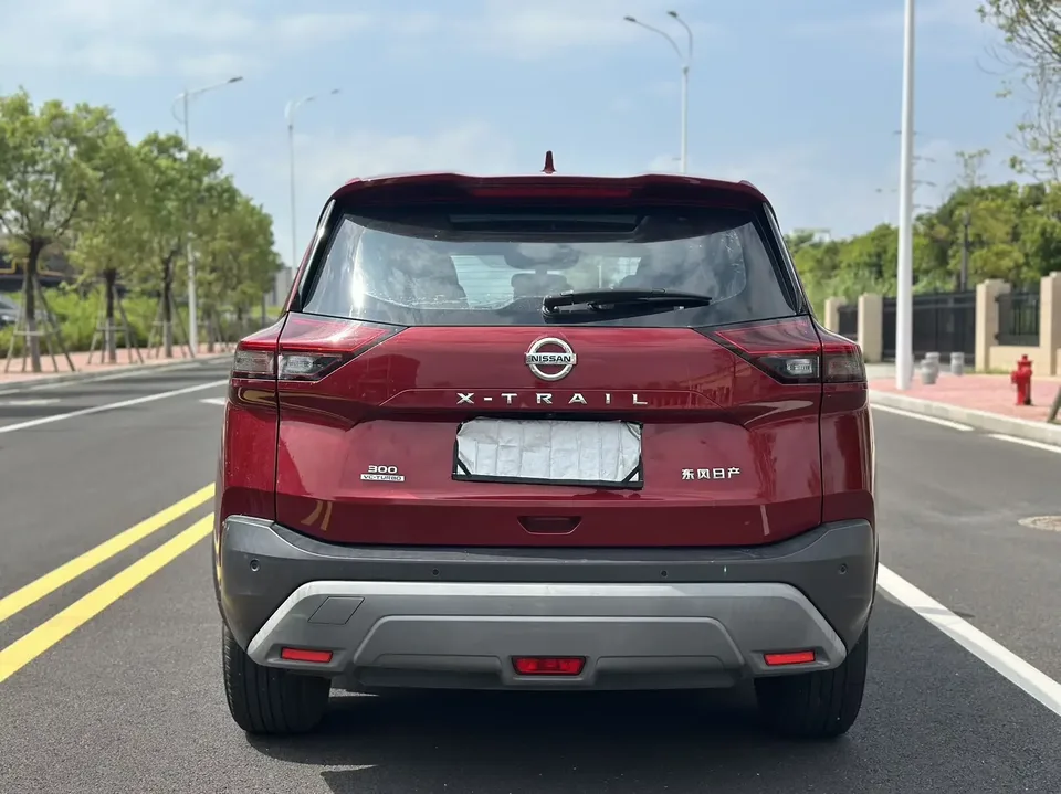 Nissan X-Trail Qijun 2021 VC-Turbo 300 CVT 2WD Deluxe Edition 2022 — thumbnail 2