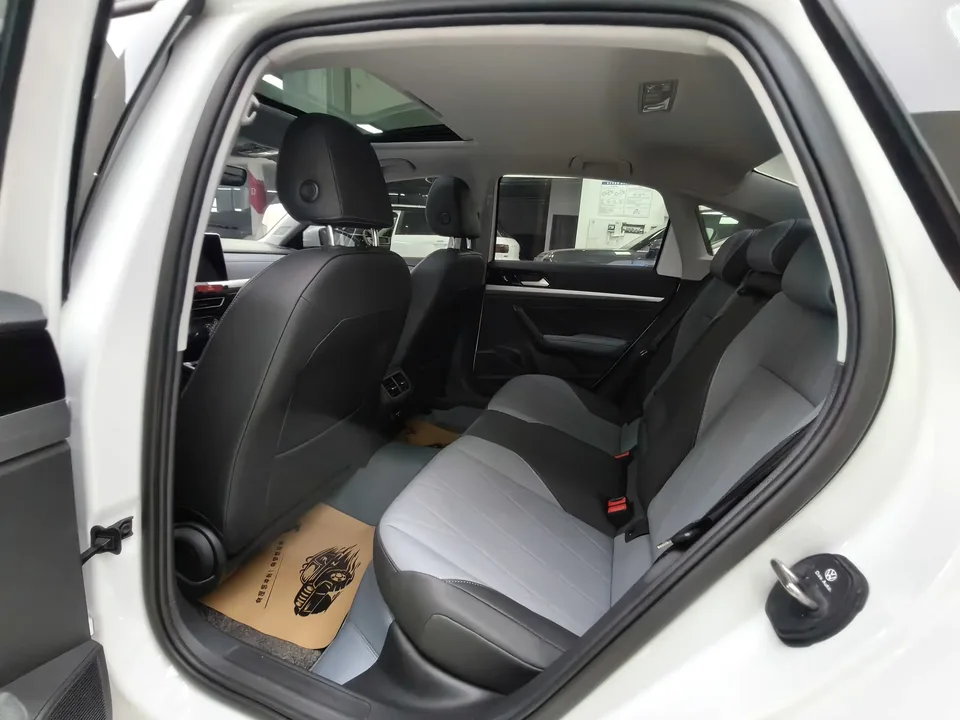 Volkswagen Lavida Lavida 2023 1.5L Automatic 5 Million Edition 2023 — миниатюра 5