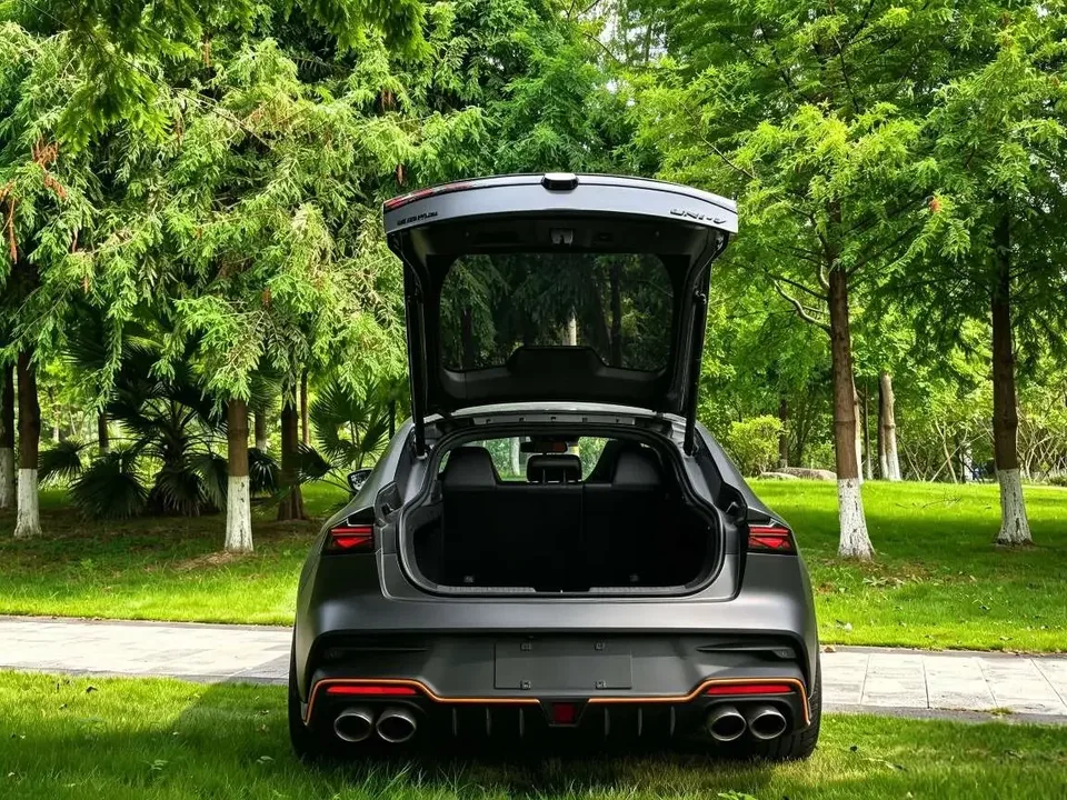 Changan UNI-V Changan UNI-V 2025 Third-generation 2.0T Powertrain 2025 — thumbnail 3