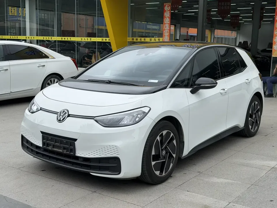 Volkswagen ID.3 Volkswagen ID.3 2024 Outstanding Edition 2024 — photo 1, buy with delivery to Moscow