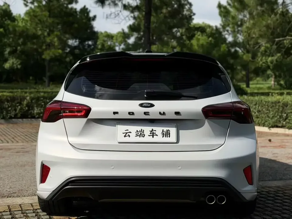 Ford Focus fox 2022 Hatchback EcoBoost 180 Automatic ST Line 2023 — thumbnail 2
