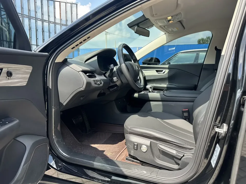 Hongqi E-QM5 Hongqi E-QM5 2023 620KM PLUS 2023 — thumbnail 3
