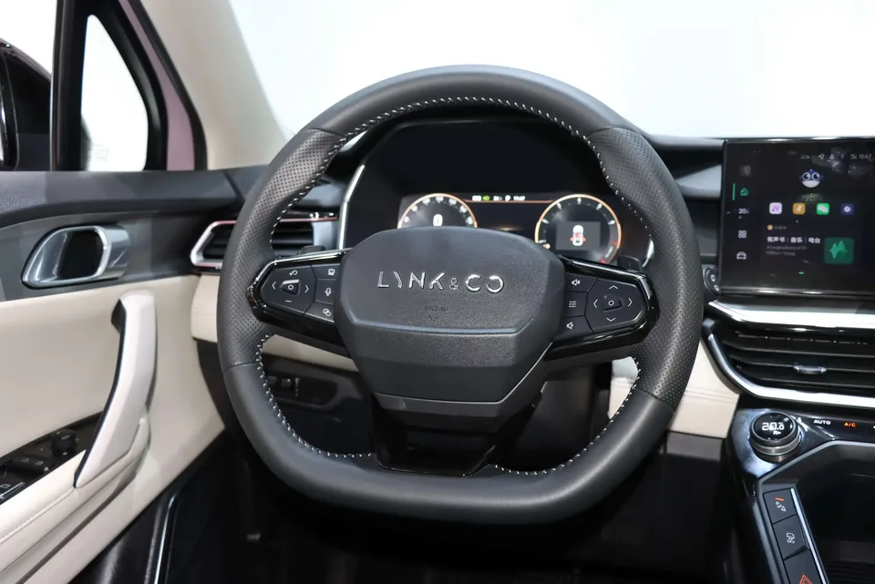 Lynk & Co 06 Lynk & Co 06 2023 Remix 1.5T Shero 2023 — миниатюра 4