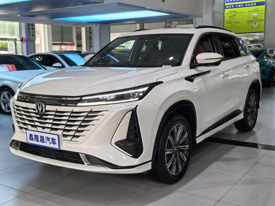 Changan CS75PLUS Changan CS75 PLUS 2023 The third generation 1.5T automatic premium model 2023 — photo 1, buy with delivery to Moscow