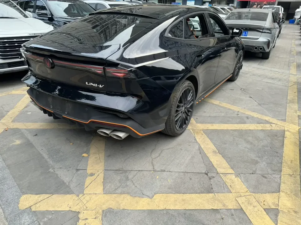 Changan UNI-V Changan UNI-V 2025 1.5T 500Bar Premium Sports 2025 — thumbnail 2