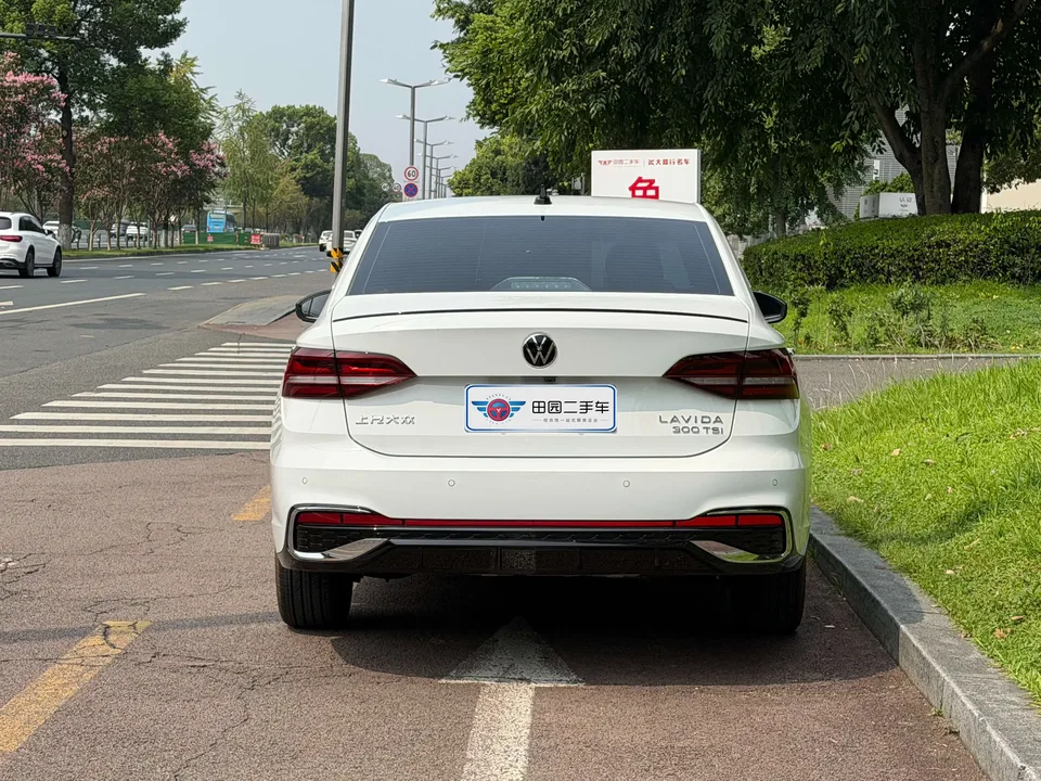 Volkswagen Lavida Lavida 2024 300TSI DSG Starry Sky Leading Edition 2025 — миниатюра 2