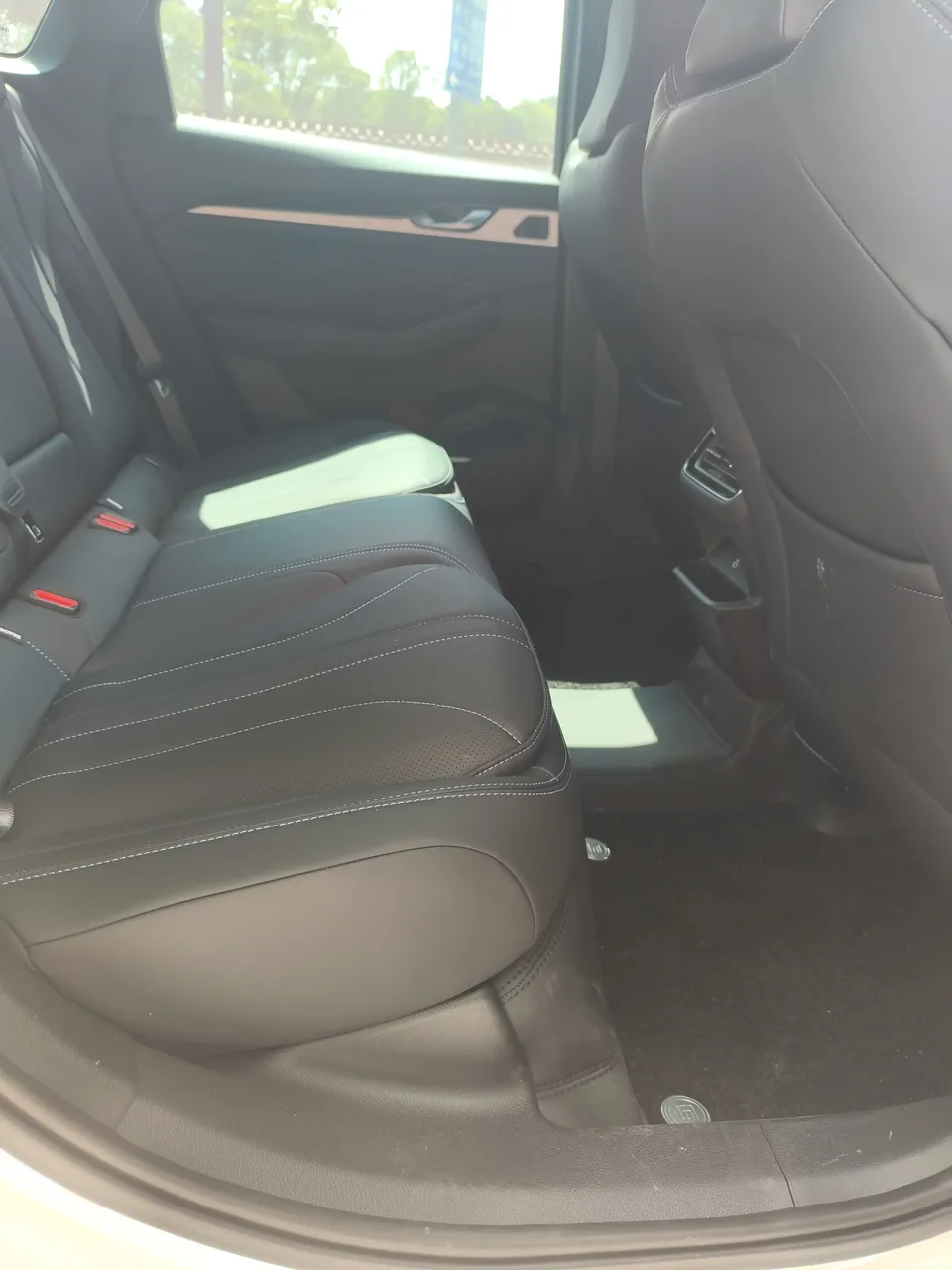 Geely Preface Xing Rui 2026 1.5T Dongfang Yao Fuyao Edition 2026 — миниатюра 3