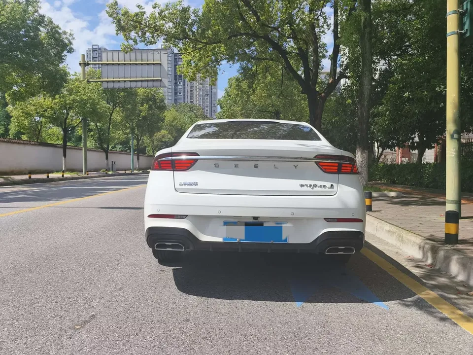 Geely Preface Xing Rui 2026 1.5T Dongfang Yao Fuyao Edition 2026 — миниатюра 4