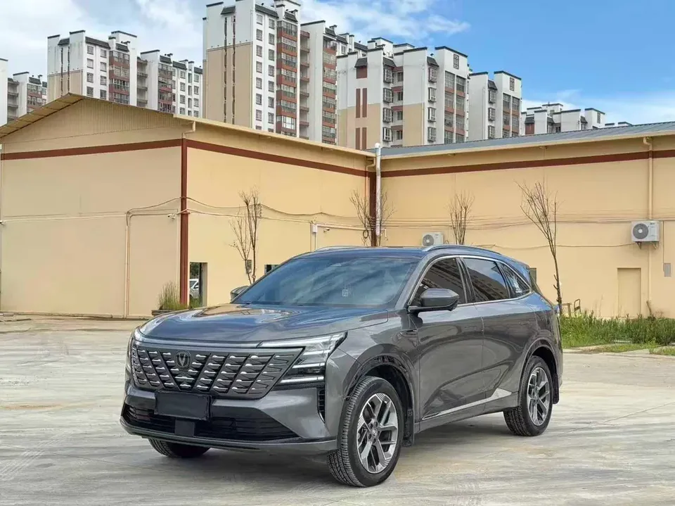 Changan CS75PLUS Changan CS75 PLUS 2025 The fourth generation 1.5T New Blue Whale Smart Whale Joy Edition 2025 — photo 1, buy with delivery to Moscow