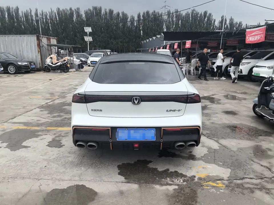 Changan UNI-V Changan UNI-V 2022 1.5T Sports Edition 2023 — thumbnail 2
