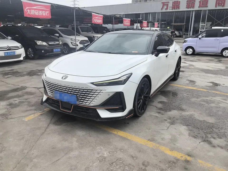 Changan UNI-V Changan UNI-V 2022 1.5T Sports Edition 2023 — photo 1, buy with delivery to Moscow