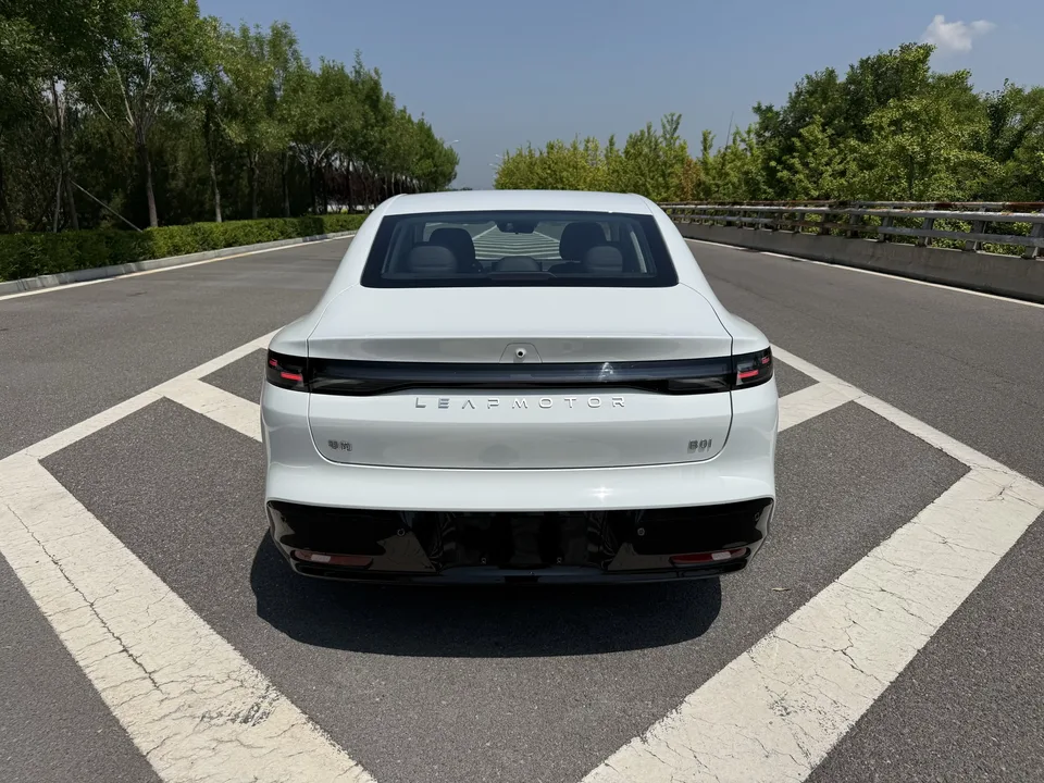 Leapmotor Leap running B01 Leap running B01 2025 550 Comfort Edition 2026 — thumbnail 2
