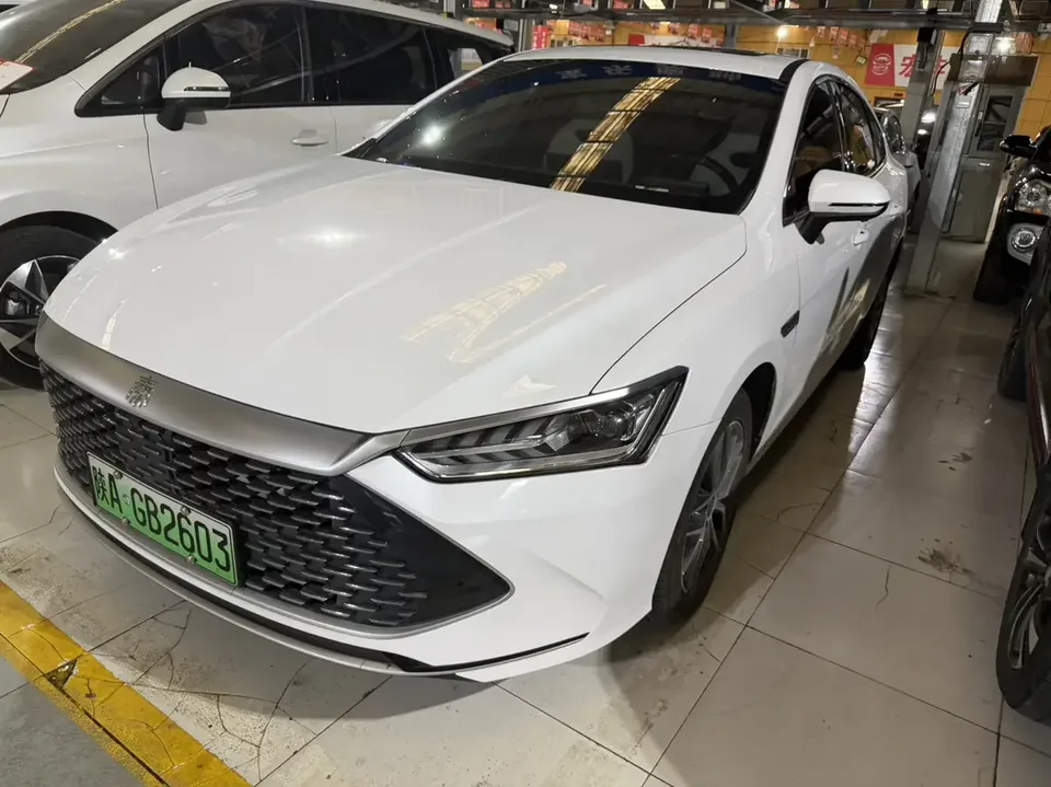 BYD Qin PLUS DM Qin PLUS DM 2023 DM-i Champion Edition 120KM Leading Type 2023 — photo 1, buy with delivery to Moscow