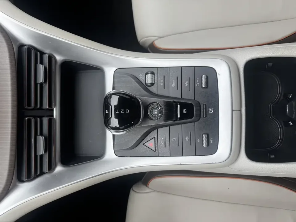 BYD Song Pro DM Song Pro DM 2022 DM-i 110km Flagship 2023 — миниатюра 4