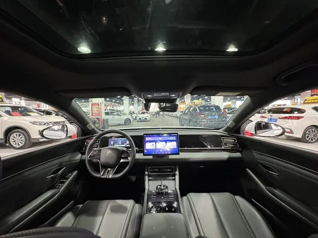 BYD Qin L DM DM-i 120KM Beyond Edition 2024 — миниатюра 2