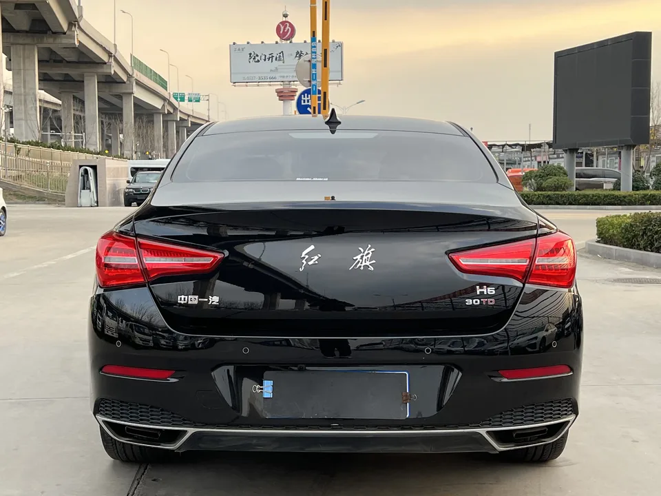 Hongqi H5 classic Hongqi H5 Classic 2022 Classic 1.5T DCT Qiyue Edition 2022 — миниатюра 2