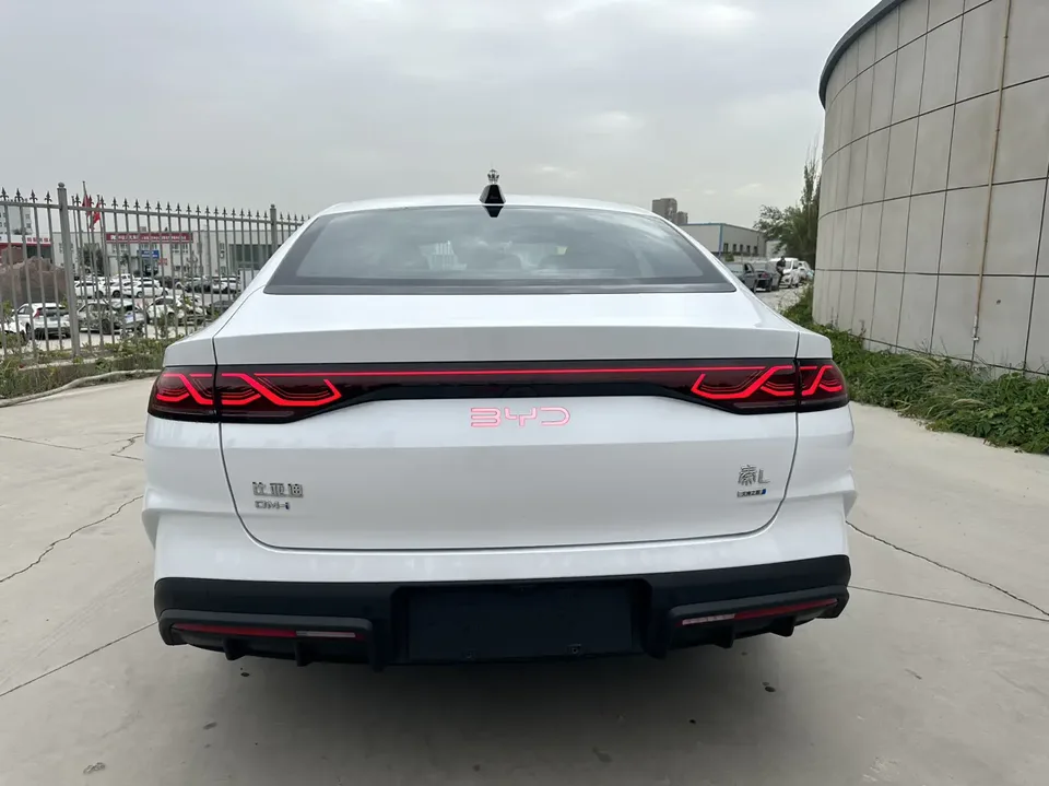 BYD Qin L DM DM-i 80KM Leading Model 2025 — миниатюра 2