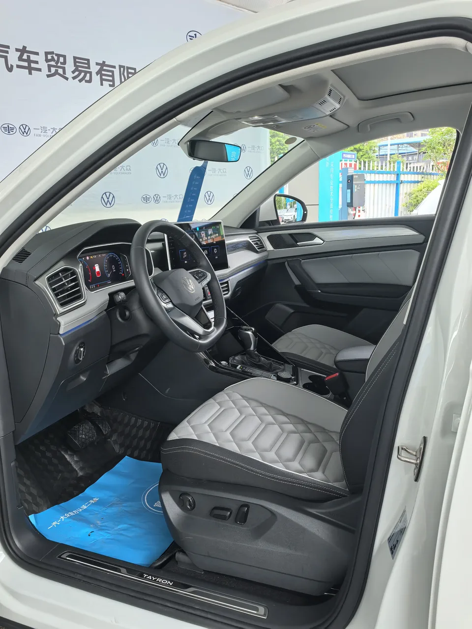Volkswagen Tayron Tanyue 2023 380TSI 4WD R-Line High Energy Edition 2023 — миниатюра 5