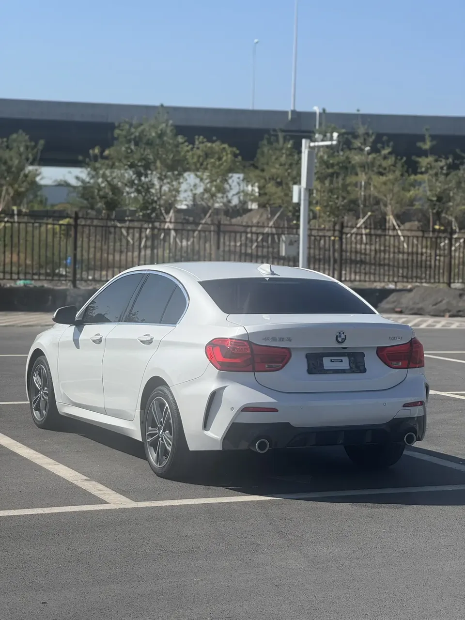 BMW 1 Series BMW 1 Series 2023 120i M Sport 2022 — миниатюра 4