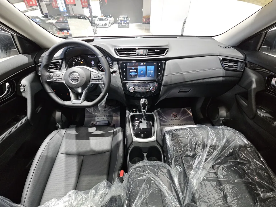Nissan X-Trail Classic Edition 2.0L 2WD Intelligent Link Premium Edition 2025 — миниатюра 5