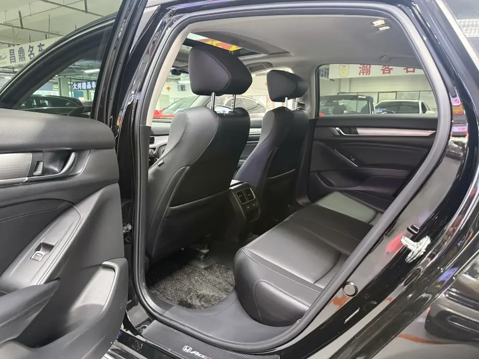 Honda Accord Accord 2022 260TURBO Deluxe Edition 2022 — миниатюра 3
