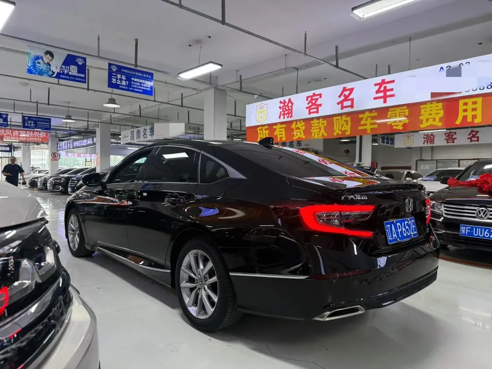 Honda Accord Accord 2022 260TURBO Deluxe Edition 2022 — миниатюра 4