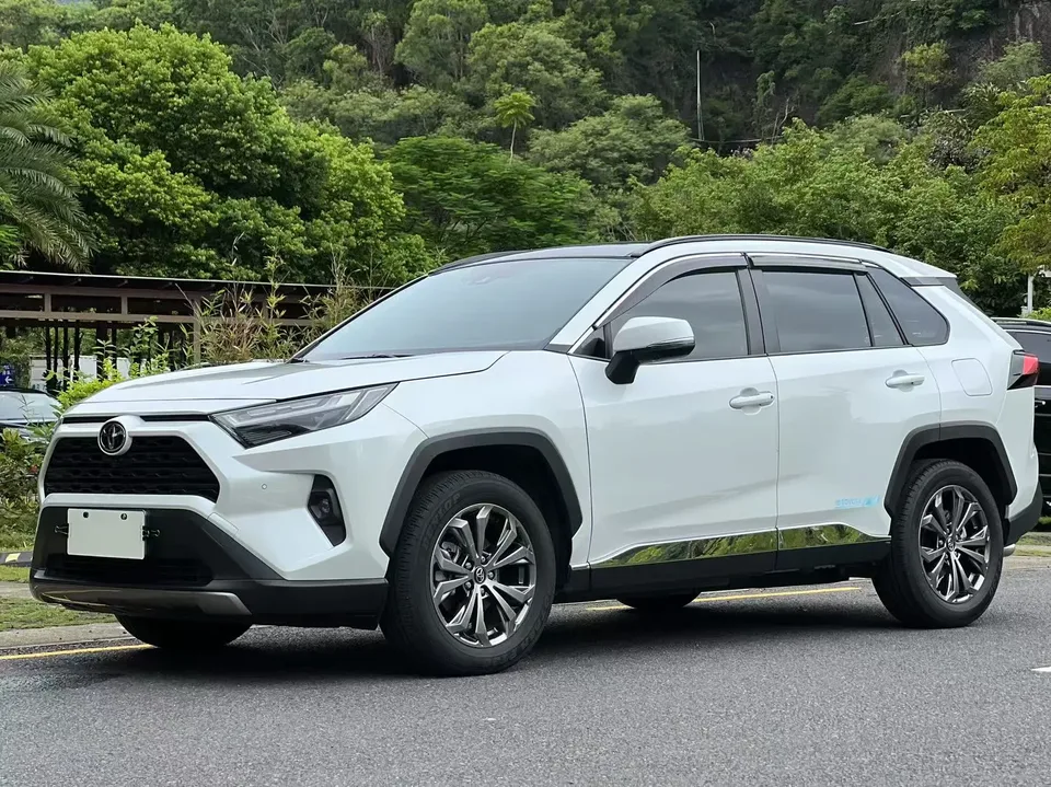 Toyota RAV4 RAV4 2023 2.0L CVT 2WD Fashion PLUS Edition 2024 — photo 1, buy with delivery to Moscow