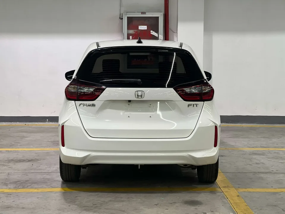 Honda FIT 1.5L CVT Trendy Sunroof Edition 2022 — миниатюра 2