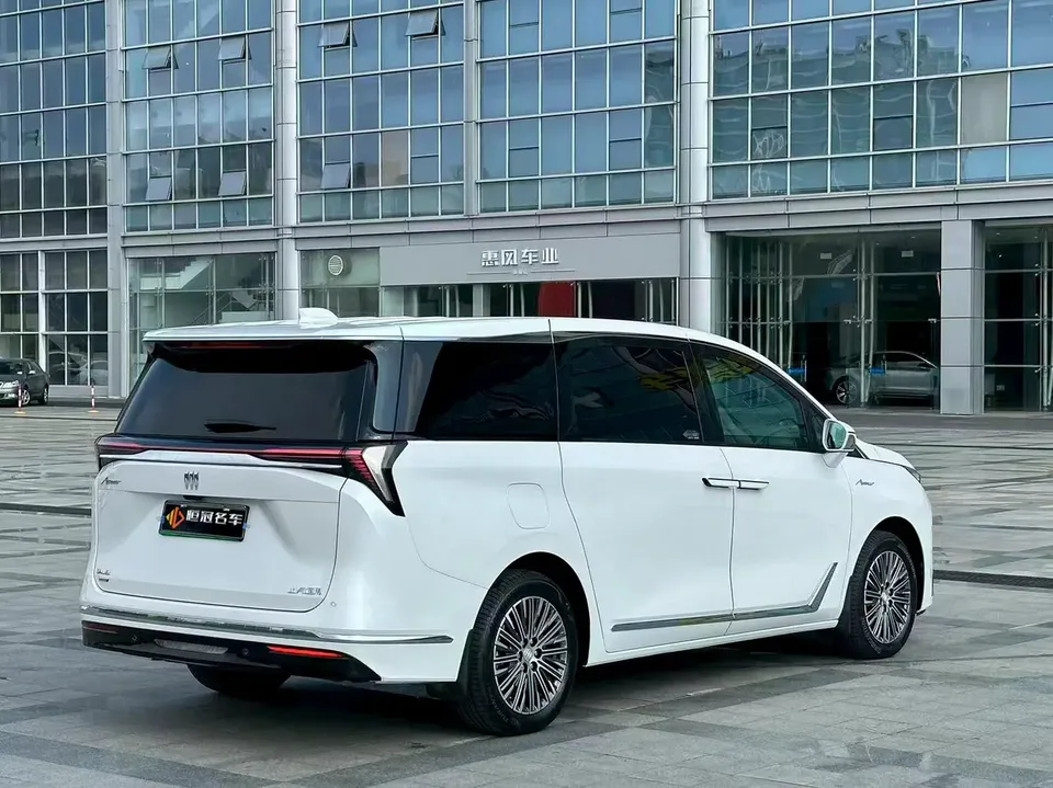 Buick GL8 PHEV Buick GL8 PHEV 2024 Lu Zun 1.5T Premium Edition 2025 — thumbnail 2