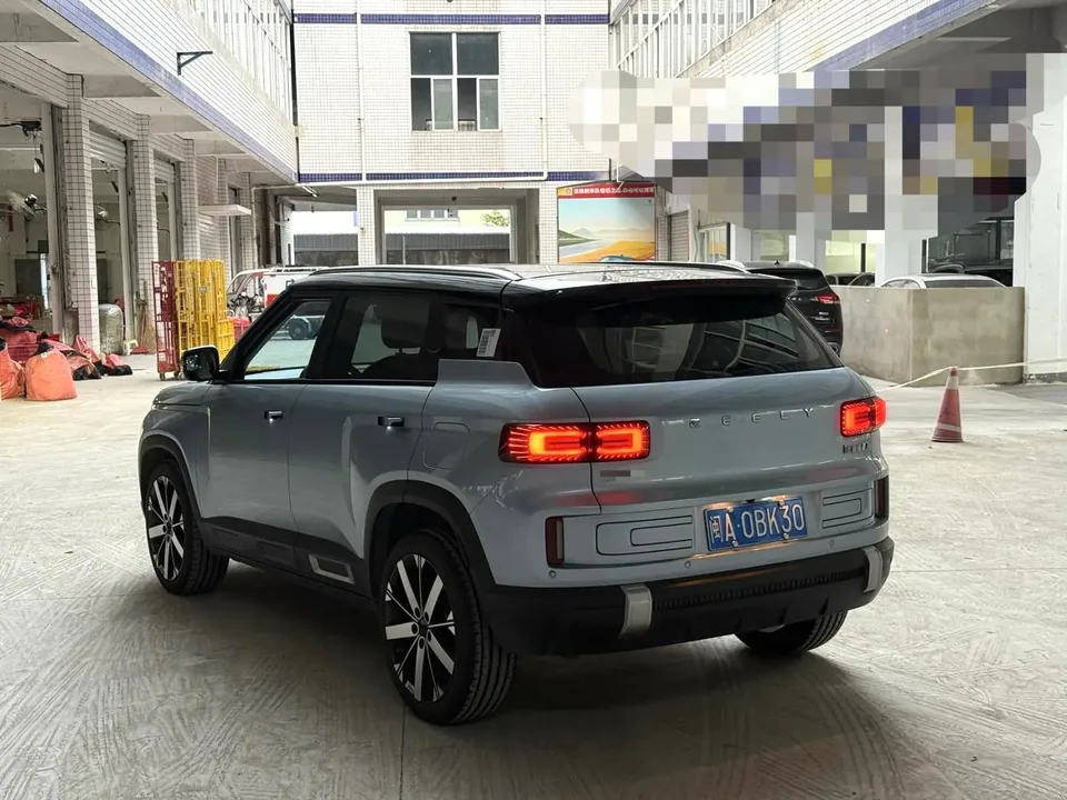 Geely ICON Geely ICON 2023 1.5TD Chocolate Edition 2023 — миниатюра 4