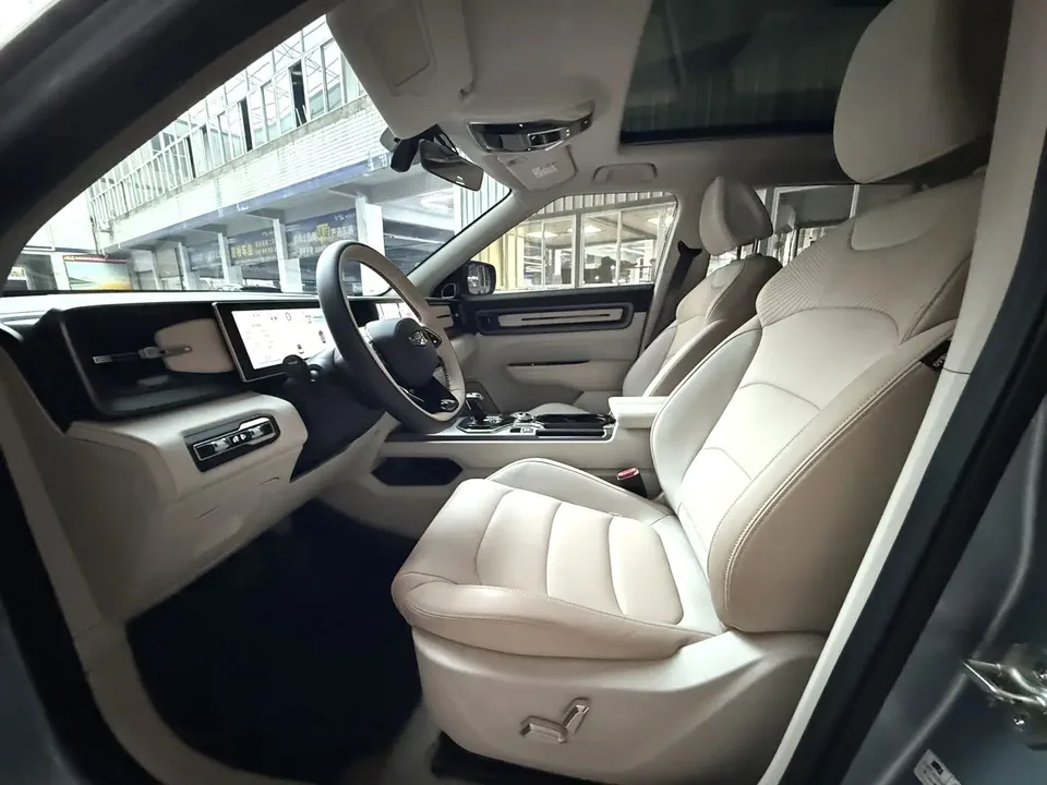 Geely ICON Geely ICON 2023 1.5TD Chocolate Edition 2023 — миниатюра 5