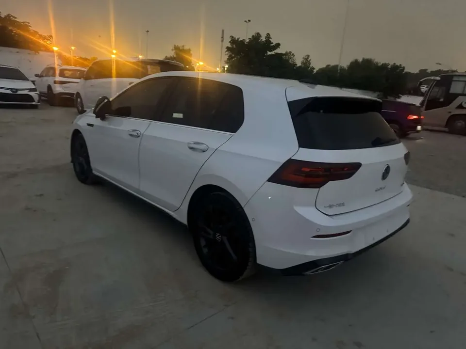 Volkswagen Golf 280TSI DSG R-Line 2022 — миниатюра 2
