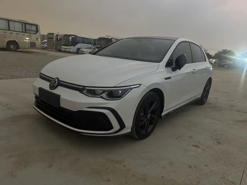 Volkswagen Golf 280TSI DSG R-Line 2022 — фото 1, купить с доставкой в Москву