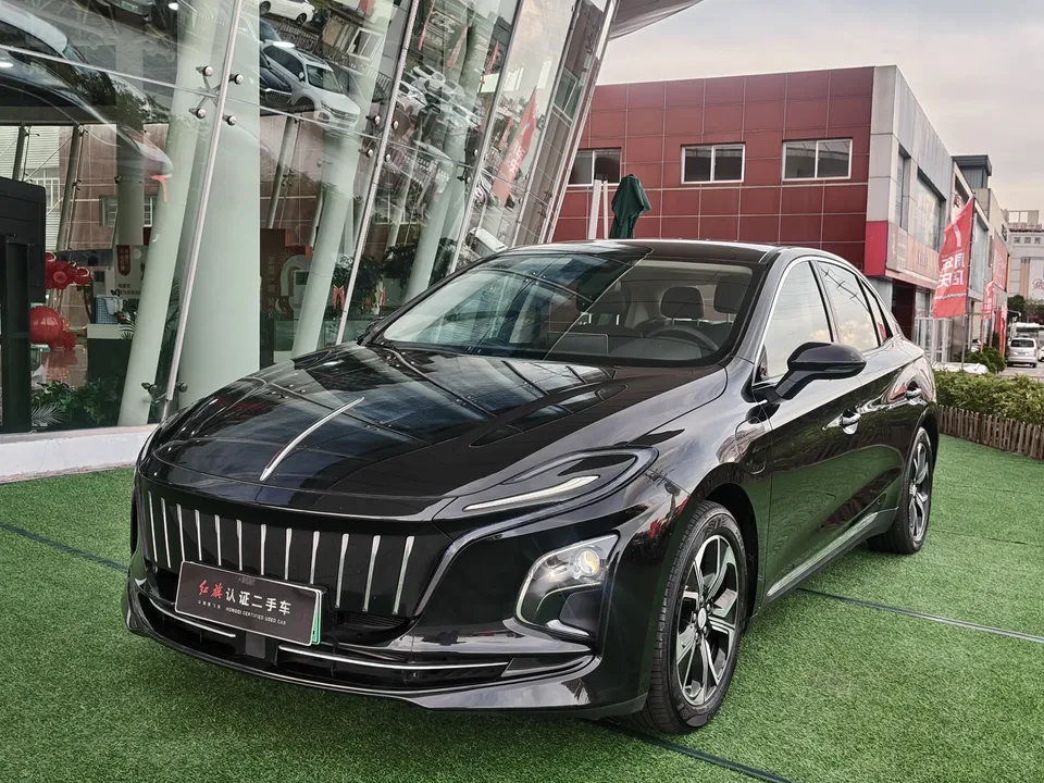 Hongqi E-QM5 2024