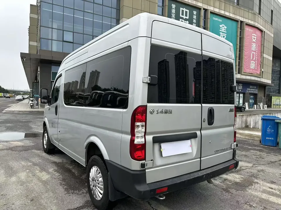 Dongfeng Yufeng Yufeng 2023 V9+ 2.0T automatic front-wheel drive multi-function short-axle mid-roof 5/6 seats 2023 — миниатюра 2