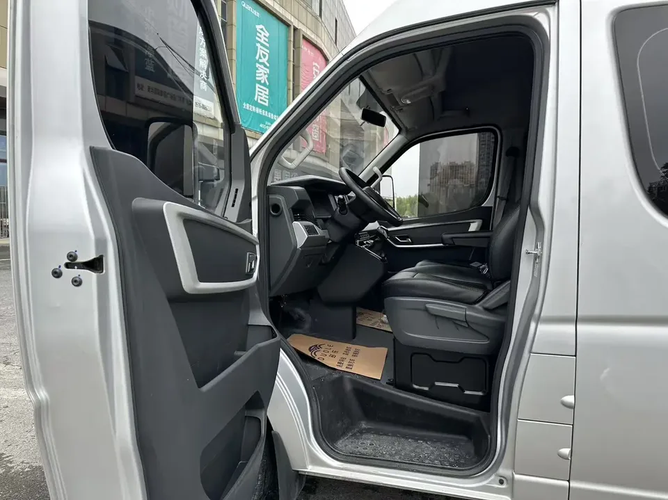Dongfeng Yufeng Yufeng 2023 V9+ 2.0T automatic front-wheel drive multi-function short-axle mid-roof 5/6 seats 2023 — миниатюра 4