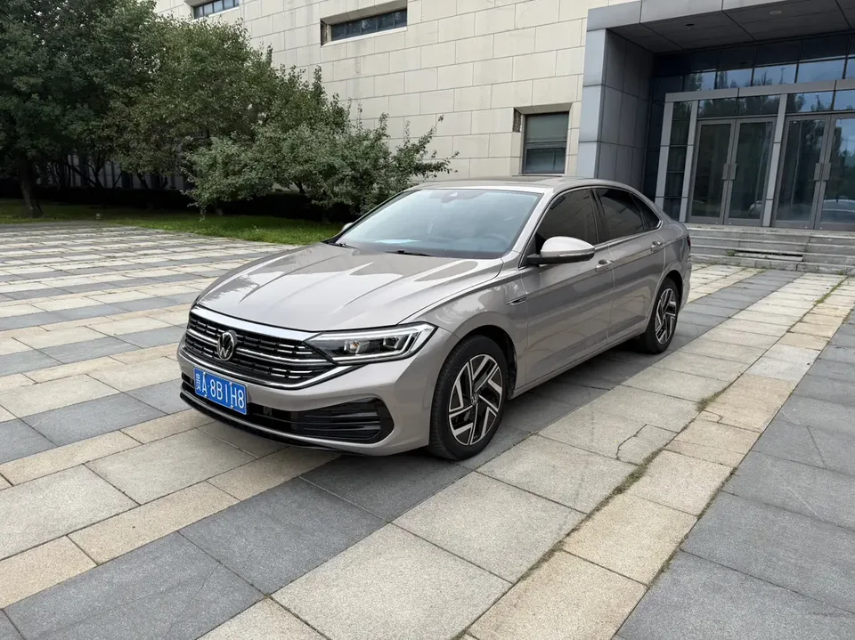 Volkswagen Sagitar 2023 Sagitar 200TSI DSG Flying Edition 2024 — фото 1, купить с доставкой в Москву