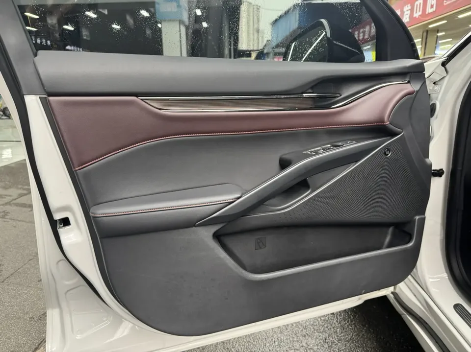 Ford Mondeo EcoBoost 245 Extreme Edition 2023 — миниатюра 3