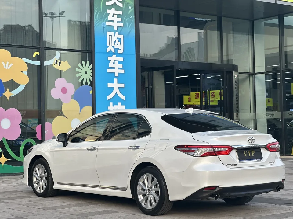Toyota Camry 2.0G Deluxe Edition 2022 — миниатюра 2