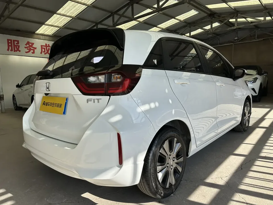 Honda FIT 1.5L CVT Trendy Sunroof Edition 2023 — миниатюра 2