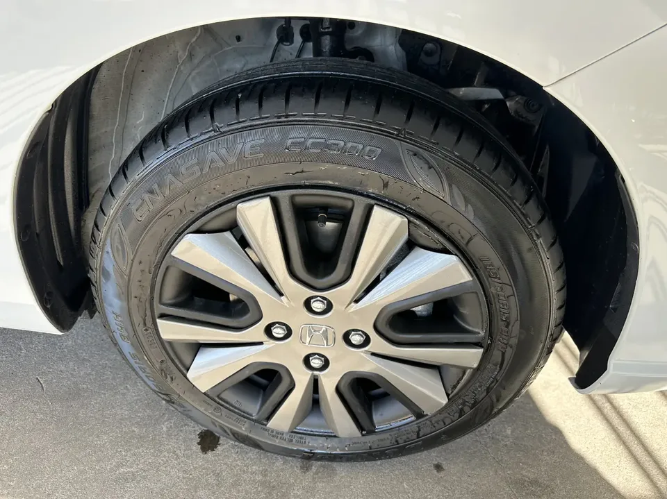 Honda FIT 1.5L CVT Trendy Sunroof Edition 2023 — миниатюра 3