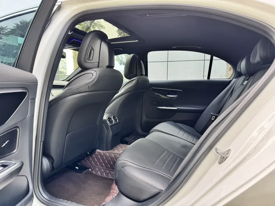 Mercedes-Benz C-Class Mercedes Benz C Class 2023 Facelifted C 200 L Sport 2023 — thumbnail 3