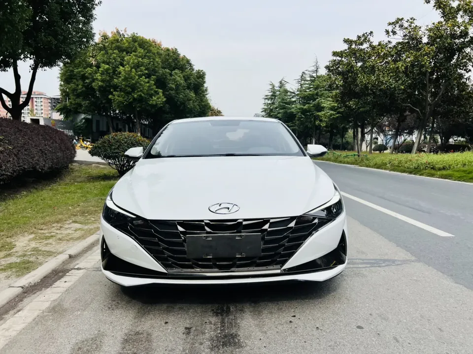 Hyundai Elantra 2022