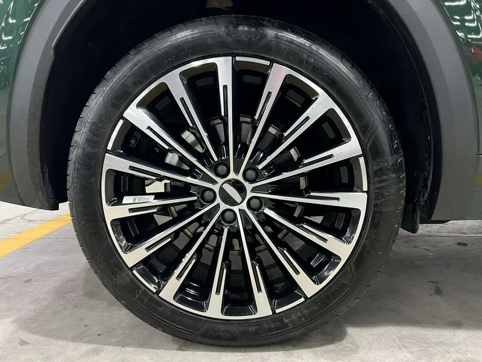 Geely Monjaro Xingyue L 2025 2.0TD High Power Automatic 4WD Dongfang Yao Wangyue Edition 2024 — миниатюра 4