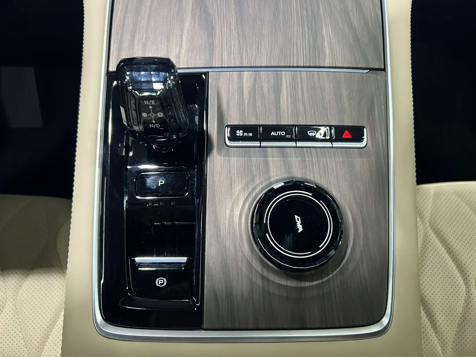 Geely Monjaro Xingyue L 2025 2.0TD High Power Automatic 4WD Dongfang Yao Wangyue Edition 2024 — миниатюра 5